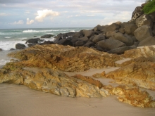 Black basalt sits on top of tan sandstone outcrops